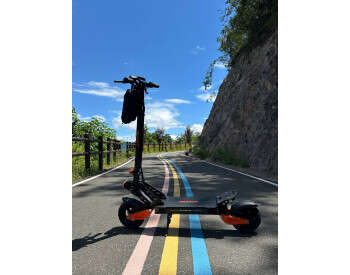 Електросамокат GIANT Blade GT Pro Sport (1600W, 48V 18Ah)-9