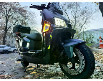 Электроскутер Двухместный Crosser V1 (2000W, 72V/23Ah) +Кофр-багажник Хамелеон-5